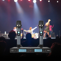 Microphone Karaoké Sans Fil Dynamique Multifonctionnel K-300 avec Piles AA, Connecteur XLR, Capteur Infrarouge et Câble de Données Inclus