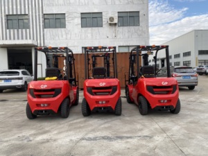 Montacargas Manual con Asiento Pequeño para Operador, Diésel, 3.5T-10T, Mástil de 3 Etapas, para Granjas y Almacenes, Nuevo, Capacidad de 3 Toneladas, Motor de Última Generación - Product Image 4