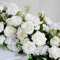 Nouveau Chemin de Table et Centre de Table Moderne Personnalisé en Soie Blanche avec Roses Artificielles pour Mariage et Allée Florale