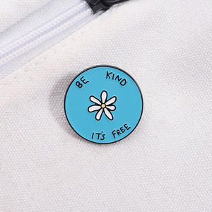 Spille per essere gentili è gratis la spilla di smalto che ispira gentilezza citazioni Creative fiore spilla rotonda risvolto zaino distintivo gioielli - Product Image 6