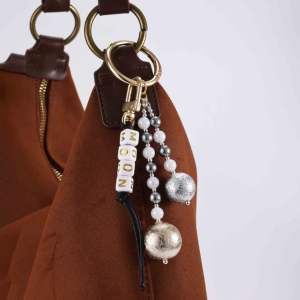 Breloque de sac personnalisée avec perle lettre, motif <span class=keywords><strong>lune</strong></span>, perle transparente <span class=keywords><strong>et</strong></span> boule métallique, porte-clés décoratif, breloque de sac personnalisée - Product Image 1