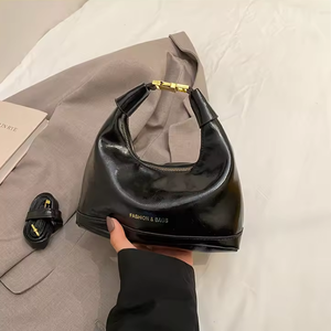 Bolso de hombro diagonal estilo retro para mujer, de moda, de cuero PU patentado, informal, con cadena, bolso pequeño, bolso tote. - Product Image 4