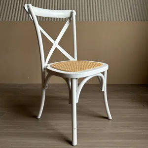 यूरोप के वाणिज्यिक फर्नीचर में सबसे अच्छी बिक्री शैली लकड़ी सफेद क्रॉस-बैक कुर्सियों के साथ इनडोर फर्नीचर