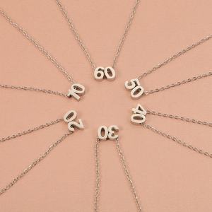 Collar con Colgante de Números de Acero Inoxidable Antideslustre, Diseño Moderno 2024, Venta al Por Mayor - Product Image 5