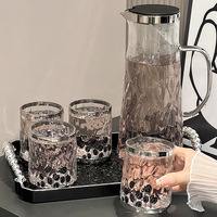 Tasse florale de luxe à haute valeur de couleur avec couvercle de bouilloire froide en verre en plastique léger pour les fêtes et les cadeaux de pendaison de crémaillère