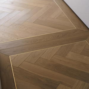 Parquet contrecollé en chêne multicouche pré-apprêté Gesso, qualité AB, résistant à l'humidité, à joint mâle et femelle, 15 mm, motif chevrons, pour ferme (conforme RoHS) - Product Image 1