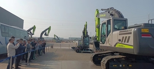 Excavatrice sur chenilles Zoomlion ZE205G Plus, couleur verte, équipement de construction robuste - Product Image 3