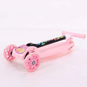 Patinete Infantil de 3 Ruedas con Luces, Patinete para Niños con Altura Ajustable y Plegable, Regalo para Fiestas Infantiles - Product Image 6