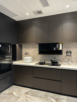 Aparador Moderno Beige Lacado con LED y Cajones, Almacenamiento sin Tiradores para Comedor y Cocina