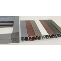 Porte moustiquaire rétractable plissée à cadre en aluminium moderne avec accessoires en maille pour fenêtres de maison ou d'hôtel