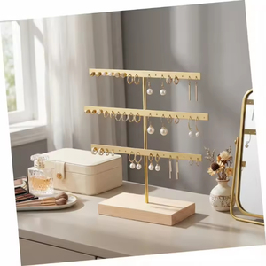 Présentoir à Boucles d'Oreilles en Métal à 3 Niveaux, Organisateur de Bijoux avec Base en Bois, Plateaux Personnalisables - Product Image 4