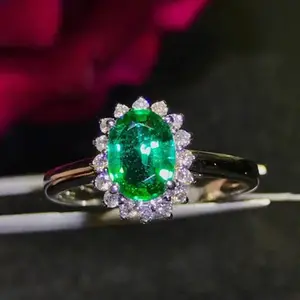 classic flower jewelry design women wedding ring 0.7ct natural green emerald ring 18k gold