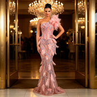 Robe de bal asymétrique longue à une épaule ornée de plumes et de perles, avec sequins, pour femme, idéale pour les anniversaires et les soirées en boîte de nuit