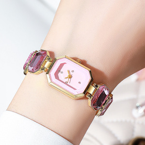 <span class=keywords><strong>Orologio</strong></span> <span class=keywords><strong>da</strong></span> <span class=keywords><strong>Polso</strong></span> di Lusso a Cubo per Ragazze con Grande Pietra Preziosa Colorata Cassa Quadrata in Lega Movimento al Quarzo - Product Image 2