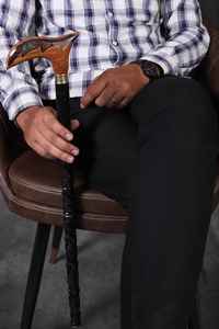 Mejore su Movilidad y Confianza al Caminar con el Elegante y Duradero Bastón de Resina y Madera - Product Image 2