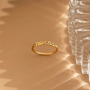 Cadeau tendance pour la fête des mères, bague simple et élégante avec inscription « Chère maman » - Product Image 2