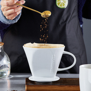 Cafetera de goteo con filtro de cerámica en forma de cono para 4-6 personas con jarra de vidrio, color blanco sólido. - Product Image 2