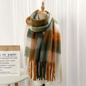 Écharpe longue en mohair rayée épaisse pour l'hiver avec pompons, châles et écharpes de luxe pour femmes - Product Image 4