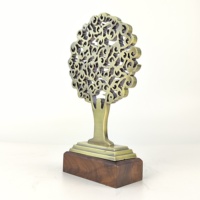 Usine En Gros Personnalisé Métal Résine Artisanat Arbre Prix Plaques Trophée Tasses Sport Prix Trophée pour La Maison