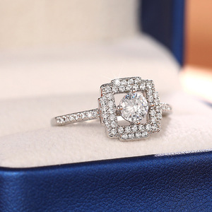 Anello Floreale con Micro Pavé di Zirconi per Donne, Design Traforato, Gioiello da Dito per Proposta di Matrimonio e Fidanzamento - Product Image 6