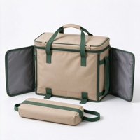Sac de pique-nique avec panneaux latéraux pliables, fermeture éclair supérieure et poignées de transport pour organiser les essentiels de repas lors des excursions en camping