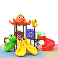Aire de jeux pour enfants, aire de jeux publique extérieure, petites aires de jeux, toboggans, espace de jeux pour enfants, aire de jeux extérieure