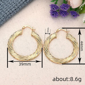 ต่างหู Eden Golden Hoop ชุบทอง 22k ดีไซน์คลาสสิกสำหรับผู้หญิง สวมใส่ได้ทุกวัน - Product Image 6