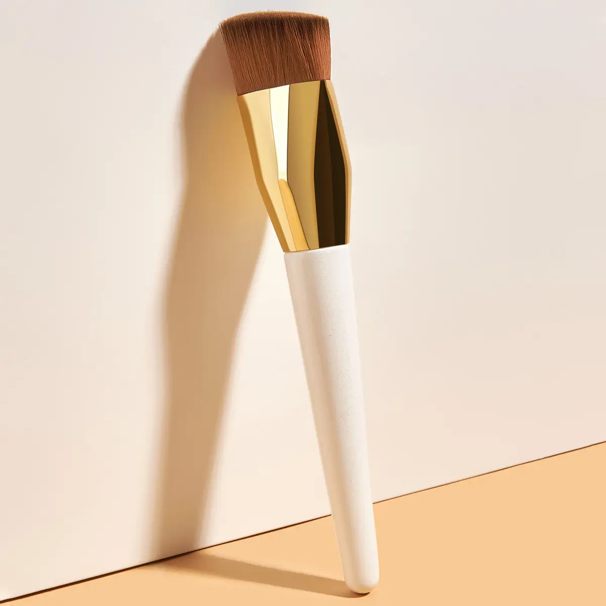 New Arrival Single Makeup Brush Triangle Flat Foundation Brush Wooden Handle Aluminium Tube Rose Golden White Makeup Brushes