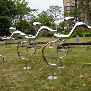 Haute qualité personnalisé moderne extérieur jardin forêt décoratif métal artisanat abstrait cycliste en acier inoxydable État Sculpture