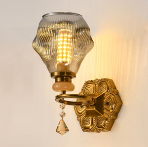 <span class=keywords><strong>Applique</strong></span> <span class=keywords><strong>da</strong></span> <span class=keywords><strong>Parete</strong></span> Moderna di Alta Qualità con Finitura Oro e Paralume in Vetro Grigio Fumé (B880-1W) - Product Image 2