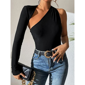 Novità 2024: T-shirt Sexy <span class=keywords><strong>Nera</strong></span> <span class=keywords><strong>Monospalla</strong></span> per Donne, Design Personalizzato con Ritagli, Top Femminili Sexy - Product Image 4