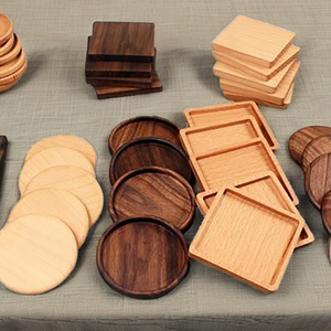 Posavasos cuadrados de corcho de madera con impresión de bebidas de cerveza, modernos y ecológicos, tamaño personalizable disponible. - Product Image 1