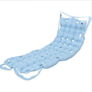 Colchón de aire antiescaras de PVC transpirable con 24 orificios para pacientes postrados en cama y cuidados de enfermería - Product Image 1