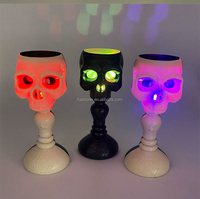 Décoration d'Halloween : Bougies artificielles en forme de main osseuse, sans fumée, avec verres LED, lumières de nuit LED, arrangements de table