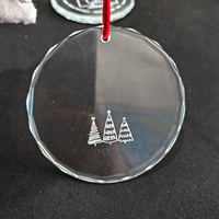 Ornements en verre personnalisables transparents 80*80*6mm à bords ondulés, pré-perforés avec trou de suspension