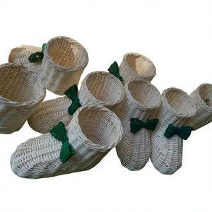 Chaussettes de Noël en rotin naturel tressé à la main du Vietnam avec nœud, mignonnes, pour décorations de sapin de Noël - Product Image 2