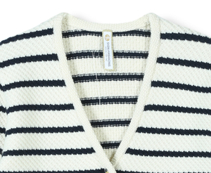 <span class=keywords><strong>Pull</strong></span> en laine à col en V à manches longues pour femmes, automne-hiver 2025, sur mesure OEM et ODM, couleurs contrastées, rayures, cardigan en tricot avec boutons - Product Image 4