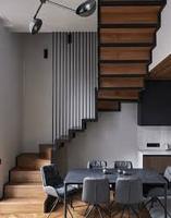 Escalier flottant en acier et fer Escalier intérieur droit moderne personnalisé avec bande de roulement en bois et verre Raling pour appartement