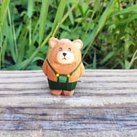 Ornement de bureau en bois de bouleau sculpté en forme de petit ours, mignon dessin animé, fabriqué en Chine, cadeau original, poupée en bois pour voiture, convient aux garçons