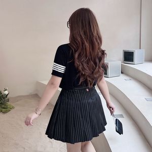 N8384 กระโปรงมิดิเอวสูงไซส์ใหญ่สำหรับผู้หญิง สีดำลายทาง ทรงเอ โพลีเอสเตอร์ไฟเบอร์ สไตล์ฮ่องกง หวานเท่ - Product Image 5