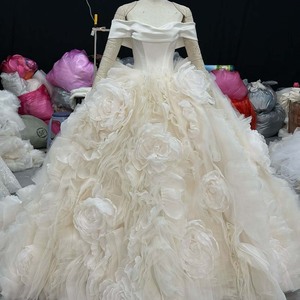 Vestido de Novia Romántico Jancember Hz003, Color Marfil, Cuello Plegado, Corpiño Liso, con Rosas 3D Hechas a Mano - Product Image 1