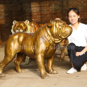 Junhua आधुनिक कला मजेदार धातु जीवन आकार खड़े कांस्य बुलडॉग कुत्ते प्रतिमा