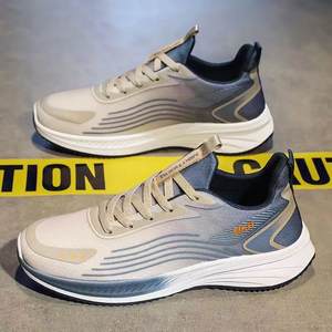 2023 compra a granel malla mosca tejida cómodo casual al aire libre zapatos para correr zapatos de tenis para hombres - Product Image 1