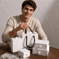 Boîte à bijoux de luxe haut de gamme personnalisable pour bagues, colliers, bracelets et boucles d'oreilles, avec couvercle et base, recyclable et personnalisable