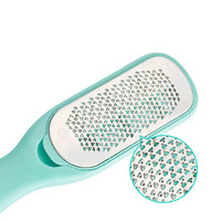 Râpe à pieds double face en acier inoxydable, éliminateur de callosités et peaux mortes, outil de pédicure pour le soin des pieds, manche en plastique