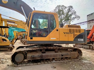 Excavatrice d'occasion VOLVO EC210b 21 TONNES, excellente pelleuse en stock - Product Image 3
