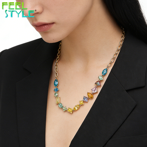 Collar Personalizado con Piedras Preciosas de Circonia Cúbica Geométricas y Coloridas, <span class=keywords><strong>Cadena</strong></span> de Eslabones Ovalados de Acero Inoxidable 316 con Baño de Oro PVD Grueso - Product Image 1