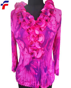 Camicetta plissettata di vendita calda primavera 2023 con stampa rosa <span class=keywords><strong>lilla</strong></span> a 3/4 maniche con scollo a volant in chiffon di poliestere riciclato - Product Image 1