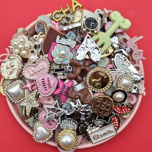 Breloques mixtes pour coques de téléphone, breloques décoratives de marque de créateur avec strass, accessoires de bricolage pour ongles, luxe et tendance - Product Image 2