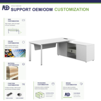 Bureau de direction moderne en forme de L, poste de travail informatique en bois avec armoire de rangement et finition dorée